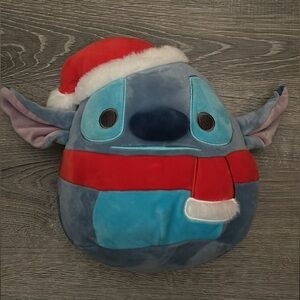 Squishmallow - 8” stitch wearing Santa hat